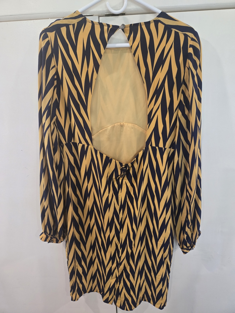 Winter Kate Yellow and Navy Chevron Backless Long-Sleeve Dress *New With Tags* - Picture 7 of 8